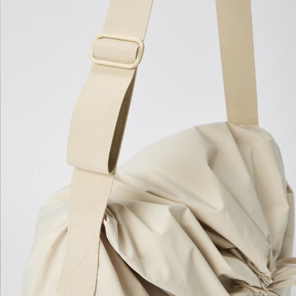 Uniqlo U Drawstring Shoulder Bag Natural - Picture 6 of 15